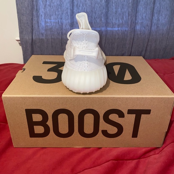 YEEZY BOOST 350 V2 - Picture 9 of 11